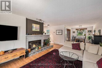 560 Buchanan Crescent in Ottawa, ON - Building Photo - Building Photo