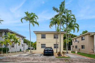 237 Madeira Ave in Coral Gables, FL - Building Photo - Building Photo