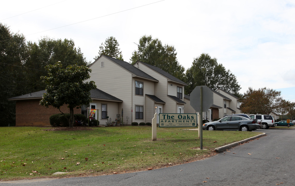 The Oaks Apartments in Four Oaks, NC - Building Photo