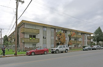 Villa Torni Apartments in Maple Ridge, BC - Building Photo - Building Photo