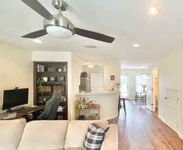 6900 E Riverside Dr, Unit 28 in Austin, TX - Building Photo - Building Photo