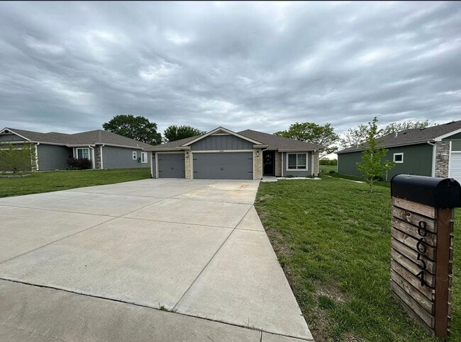 8654 William Dr in Manhattan, KS - Building Photo - Building Photo