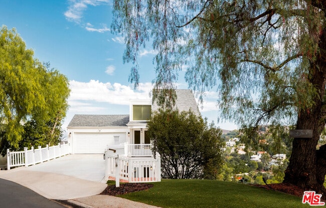 21443 Iglesia Dr in Los Angeles, CA - Building Photo - Building Photo