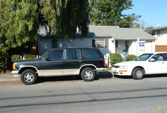 380 Del Medio Ave in Mountain View, CA - Foto de edificio - Building Photo