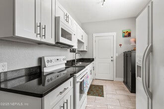 909 Cedar St in Jacksonville, FL - Building Photo - Building Photo