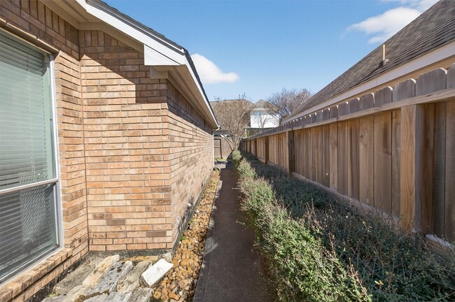 property at 4726 Meadows Edge Ln