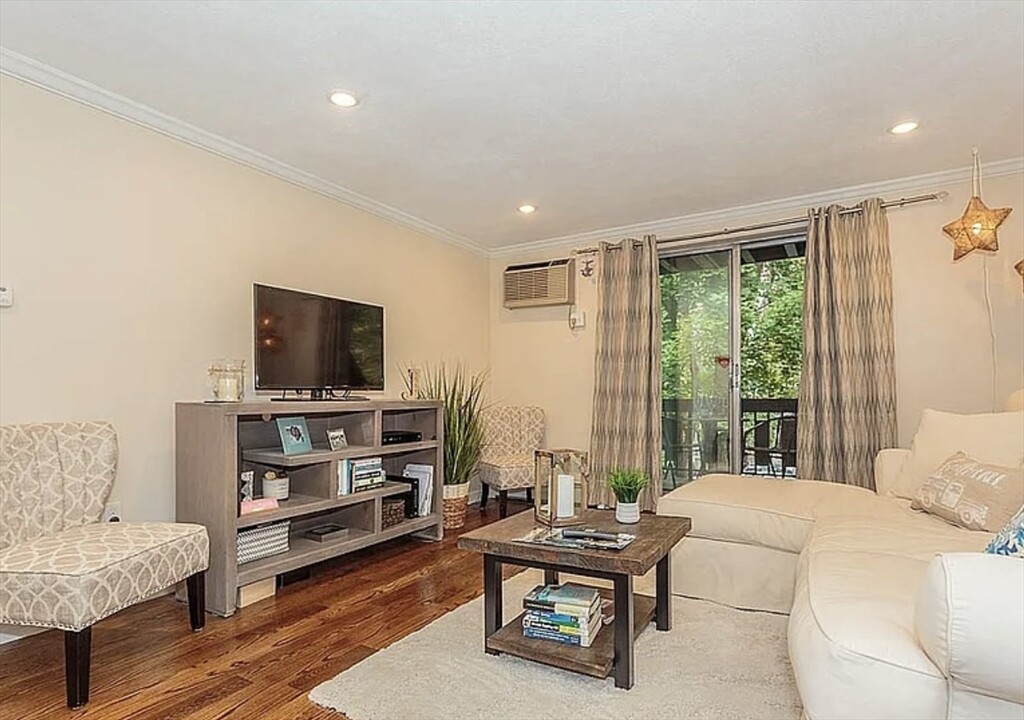 99 Pleasant St, Unit #1-3 in Watertown, MA - Building Photo