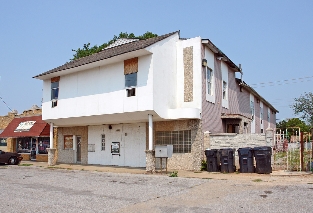 3925 NW 10th St in Oklahoma City, OK - Building Photo