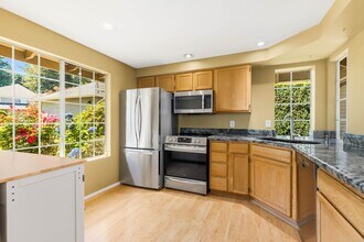 13402 NE 89th St in Redmond, WA - Building Photo - Building Photo