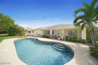 303 Aviation Pkwy in Cape Coral, FL - Foto de edificio - Building Photo