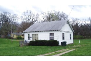 303 Williams Rd in Rolla, MO - Building Photo
