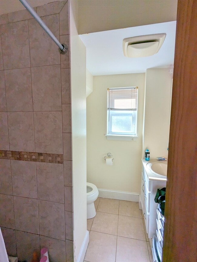 28R Cherry St, Unit 1 in Somerville, MA - Building Photo - Building Photo