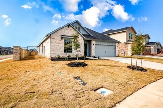 242 Alicante Ln in Liberty Hill, TX - Foto de edificio - Building Photo