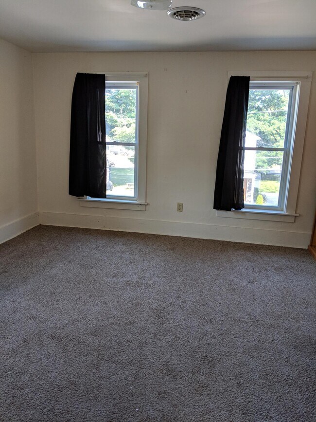 35 Canadaway St, Unit Lower in Fredonia, NY - Building Photo - Building Photo