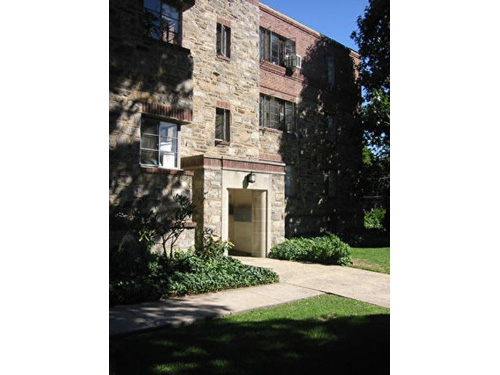 Woodside Court Apartments in Narberth, PA - Building Photo