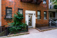 414 E 85th St in New York, NY - Foto de edificio - Building Photo