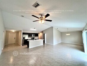 832 SE Starflower Ave in Port St. Lucie, FL - Foto de edificio - Building Photo