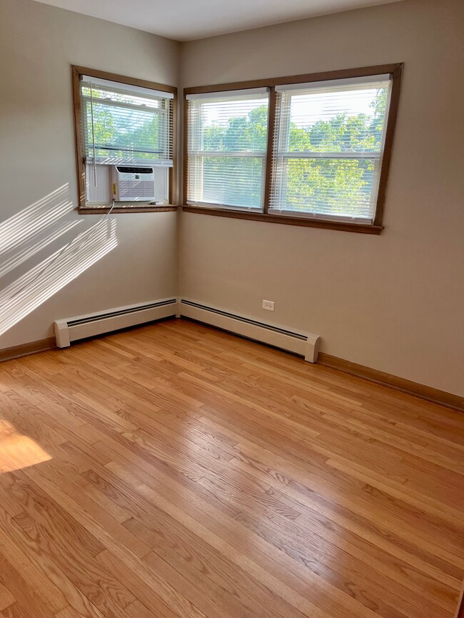 1334 Woodview Ln, Unit 1E in Glenview, IL - Building Photo - Building Photo