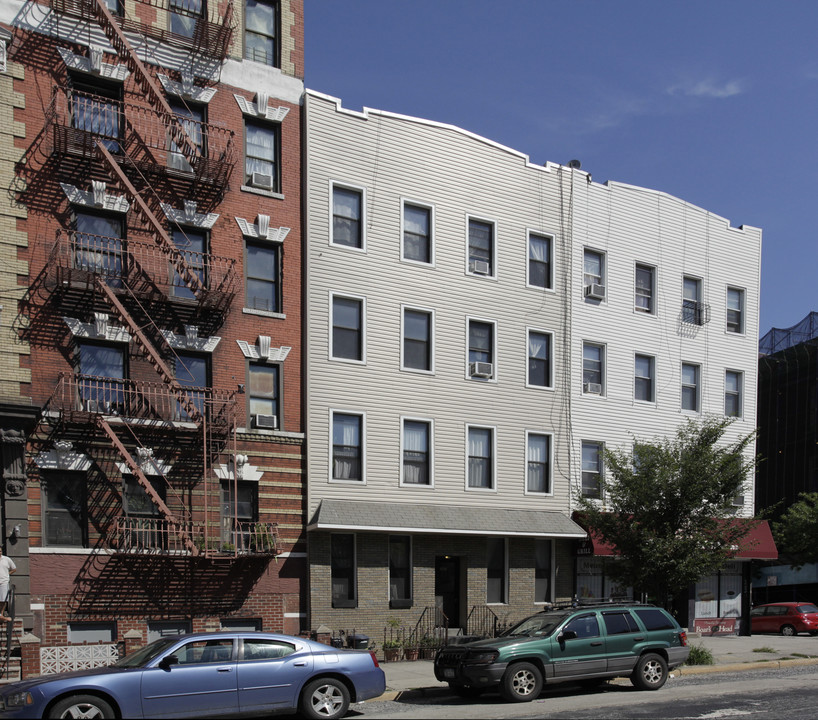 681 Metropolitan Ave in Brooklyn, NY - Building Photo