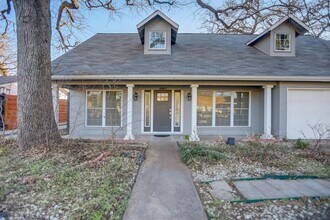 2507 Rogge Ln in Austin, TX - Building Photo - Building Photo