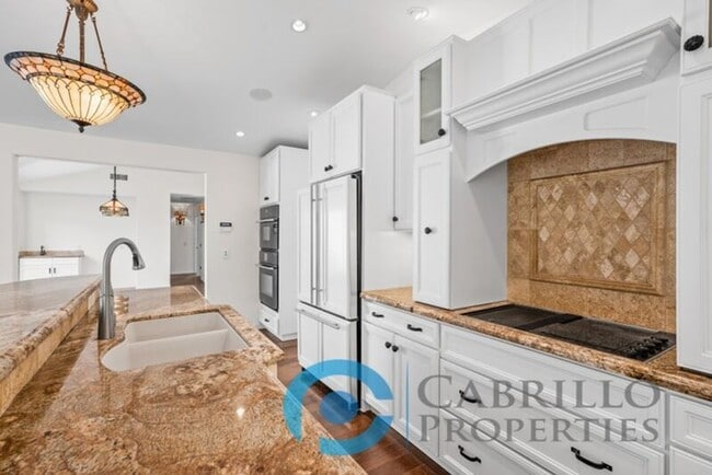 7940 La Jolla Shores Dr in San Diego, CA - Building Photo - Building Photo