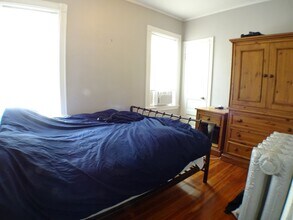 102 Saxton St, Unit 3 in Boston, MA - Foto de edificio - Building Photo