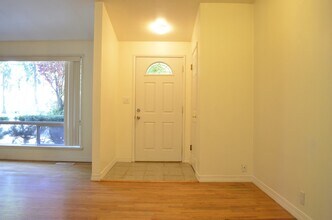 16112 NE 24th St in Bellevue, WA - Building Photo - Building Photo