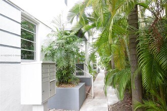 1553 Meridian Ave in Miami Beach, FL - Building Photo - Building Photo