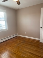 5 Ambrose St in North Providence, RI - Foto de edificio - Building Photo