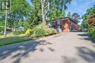 559 Drymen Crescent in Mississauga, ON - Building Photo