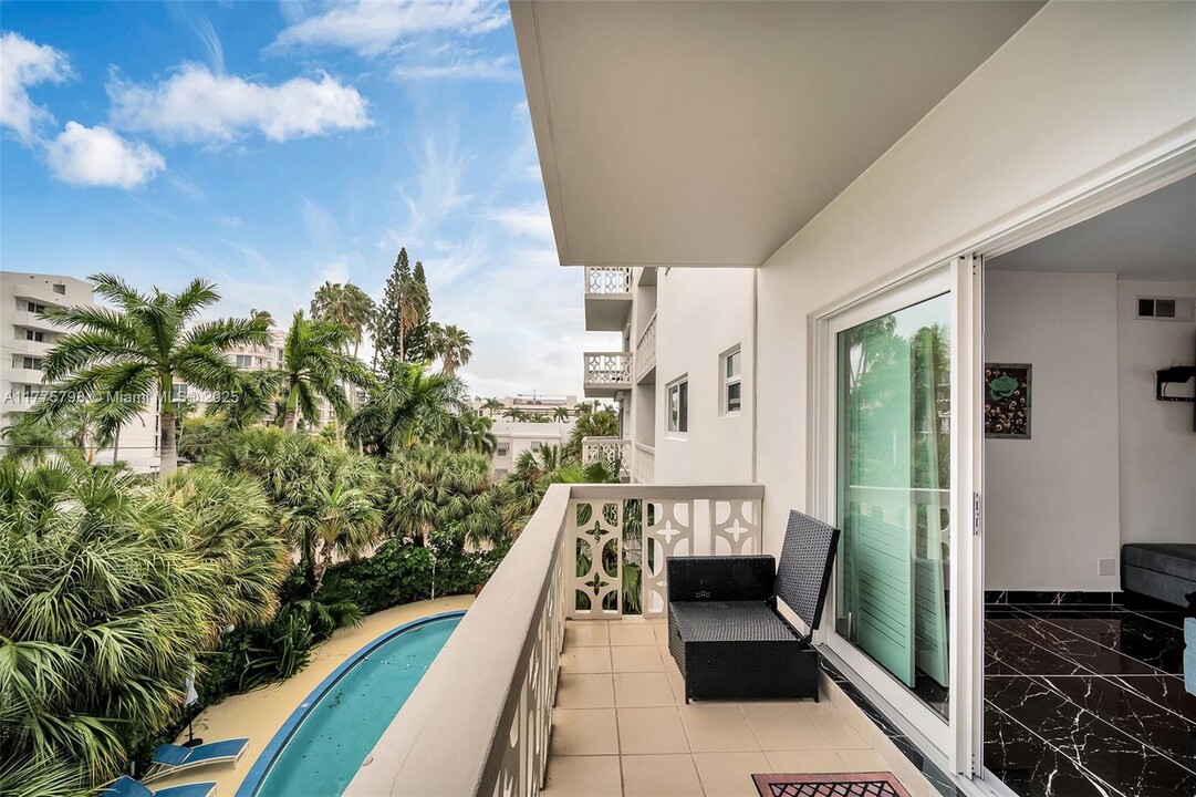 9700 W Bay Harbor Dr in Bay Harbor Islands, FL - Building Photo
