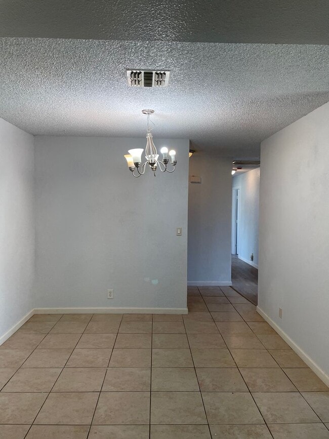 1354 Falcon St in Los Banos, CA - Building Photo - Building Photo