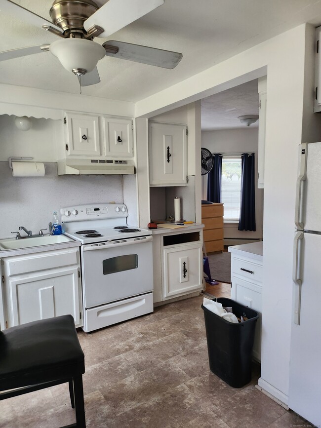 451 Circular Ave in Hamden, CT - Building Photo - Building Photo