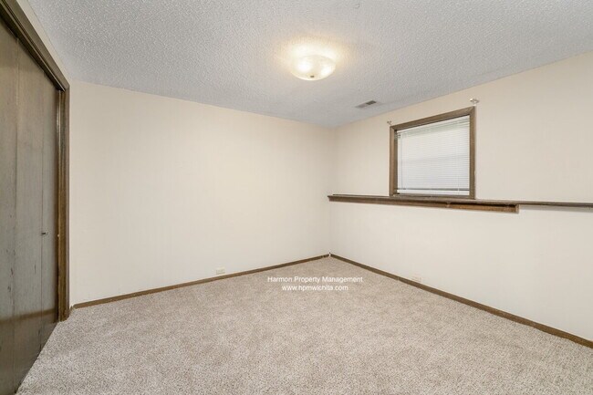 property at 1711 N Murray St