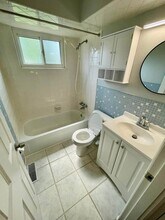 5307 Crestside Ln in St. Louis, MO - Foto de edificio - Building Photo