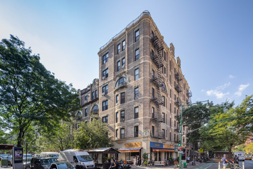 78 W 85th St in New York, NY - Building Photo