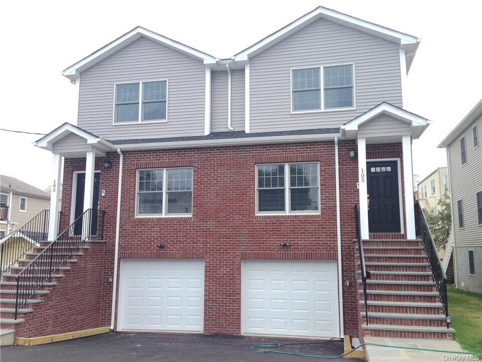 103 Congress St in Harrison, NY - Building Photo