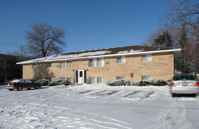 2124 4th Ave in Anoka, MN - Foto de edificio - Building Photo