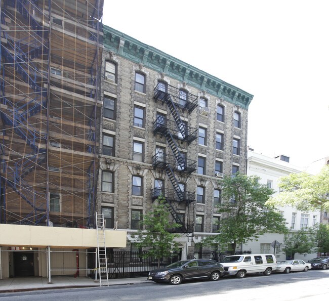 26-28 Horatio St in New York, NY - Building Photo - Building Photo