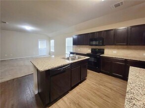 11924 Riparian Rd in Manor, TX - Foto de edificio - Building Photo