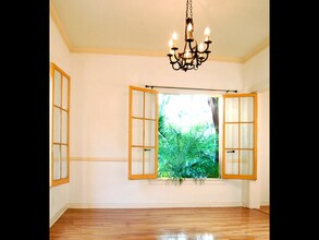 2028 Beachwood Dr in Los Angeles, CA - Foto de edificio - Building Photo