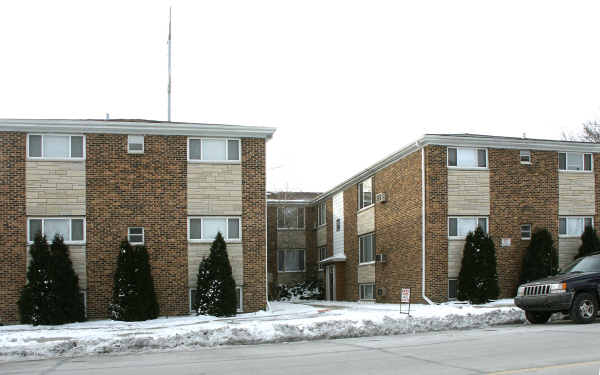 Greenwood Apartments in Waukegan, IL - Building Photo