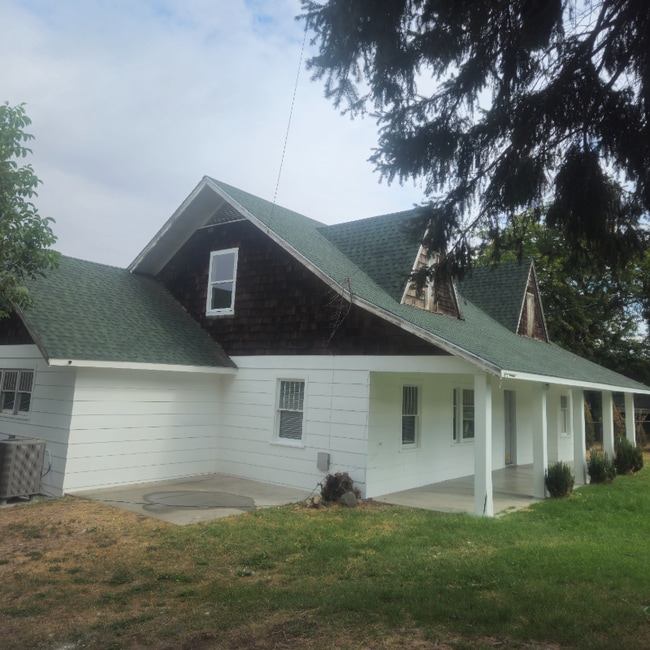 620 Grandview Ave in Sunnyside, WA - Building Photo - Building Photo