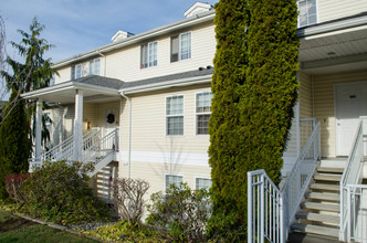 Sunset Pond Apartments in Bellingham, WA - Building Photo - Building Photo