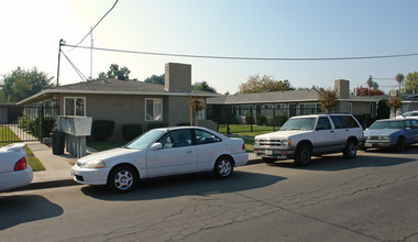 4524 E Sierra Madre Ave in Fresno, CA - Building Photo - Building Photo