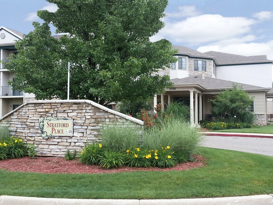 Meridian Stratford Place Senior 55+ Apartm... in East Lansing, MI - Foto de edificio