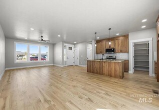 1208 NW 20th St in Fruitland, ID - Building Photo - Building Photo