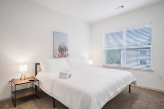 8251 Windsor Hill Blvd in North Charleston, SC - Foto de edificio - Building Photo