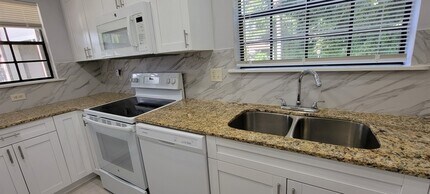 5288 Treetops Dr in Naples, FL - Building Photo - Building Photo
