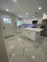 1521 W Cerritos Ave in Anaheim, CA - Foto de edificio - Building Photo